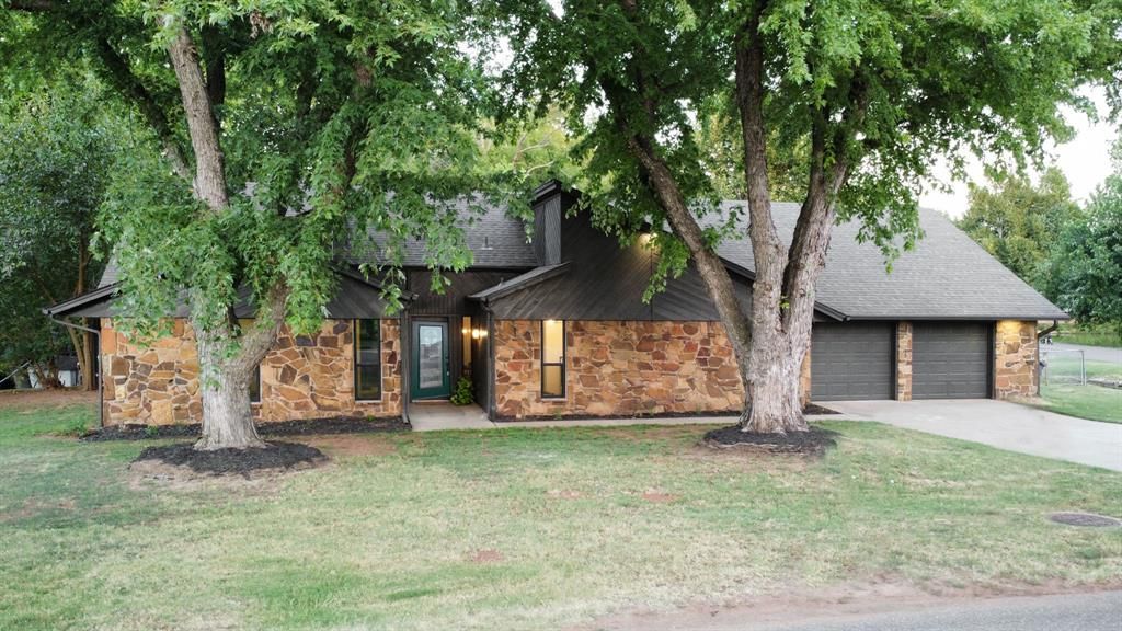 606 N Country Club Terrace, Mustang, OK 73064