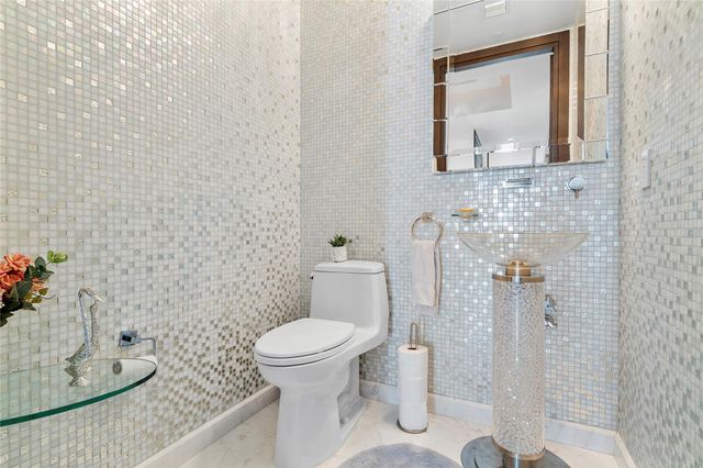 16001 Collins Ave 2001, Sunny Isles Beach, FL 33160