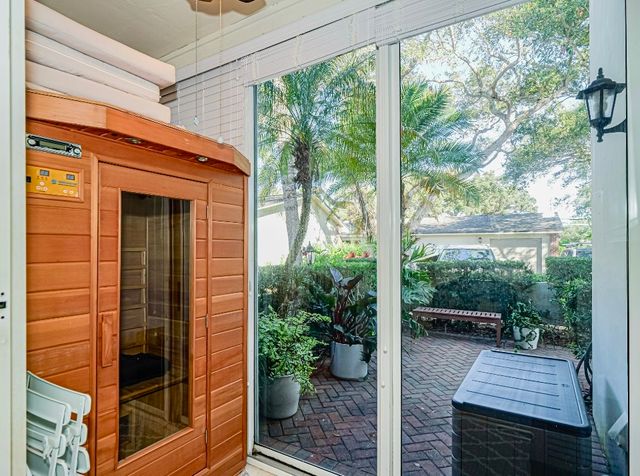 133 E Park Shores Circle 7E, Vero Beach, FL 32963