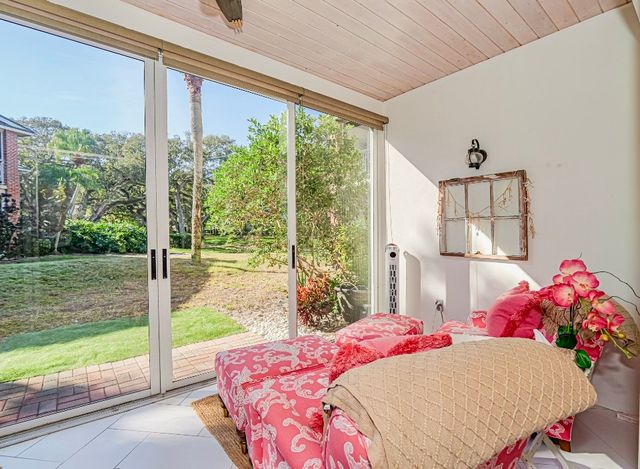 133 E Park Shores Circle 7E, Vero Beach, FL 32963