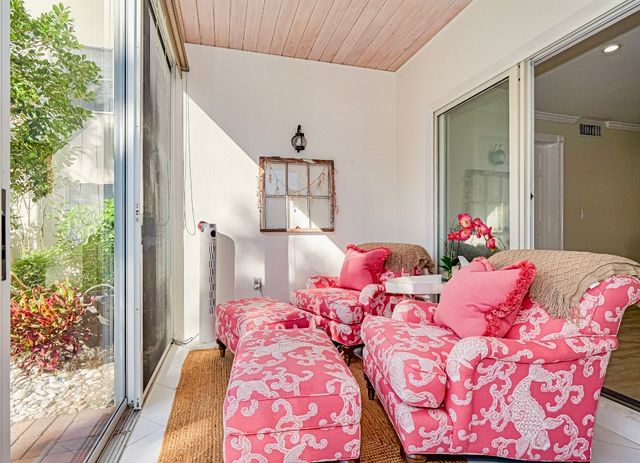 133 E Park Shores Circle 7E, Vero Beach, FL 32963