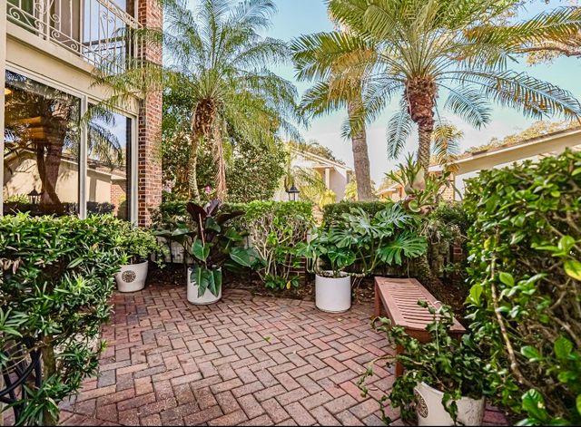 133 E Park Shores Circle 7E, Vero Beach, FL 32963