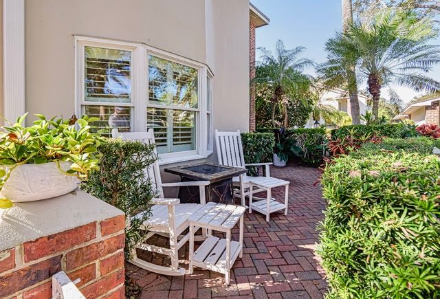 133 E Park Shores Circle 7E, Vero Beach, FL 32963