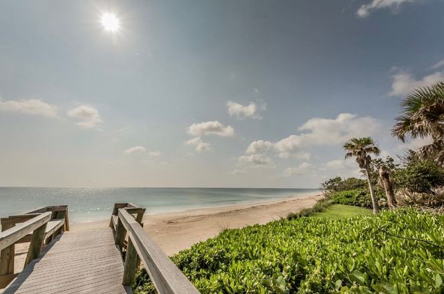 133 E Park Shores Circle 7E, Vero Beach, FL 32963