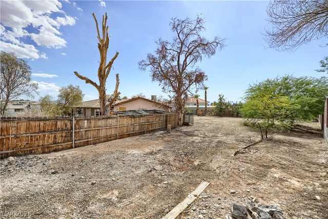 6832 Suncrest Avenue, Las Vegas, NV 89156