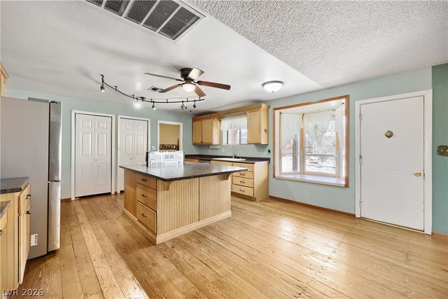 6832 Suncrest Avenue, Las Vegas, NV 89156