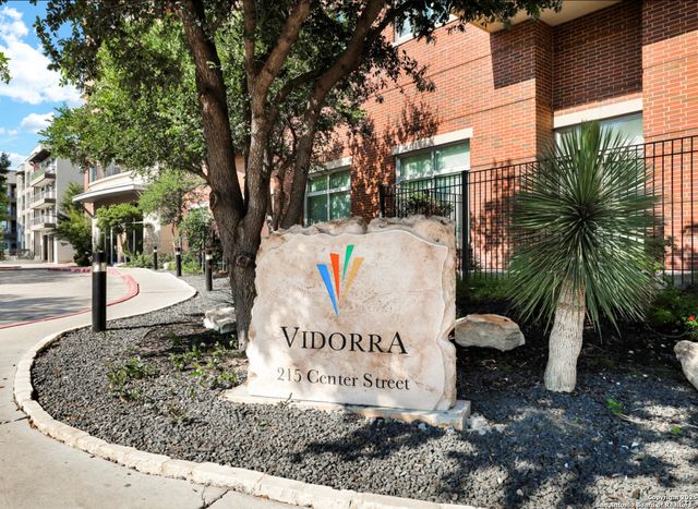 215 Center St Apt 203, San Antonio, TX 78202
