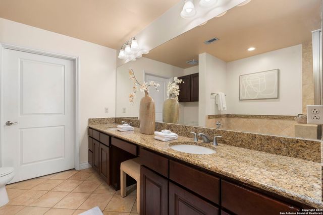 215 Center St Apt 203, San Antonio, TX 78202