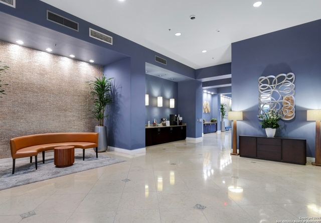 215 Center St Apt 203, San Antonio, TX 78202