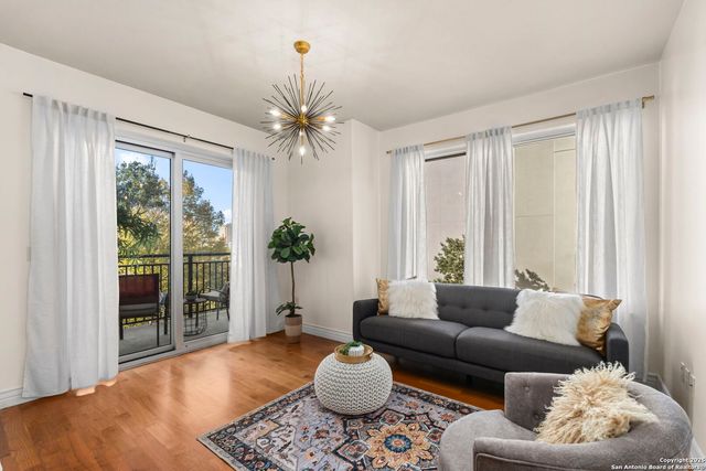 215 Center St Apt 203, San Antonio, TX 78202