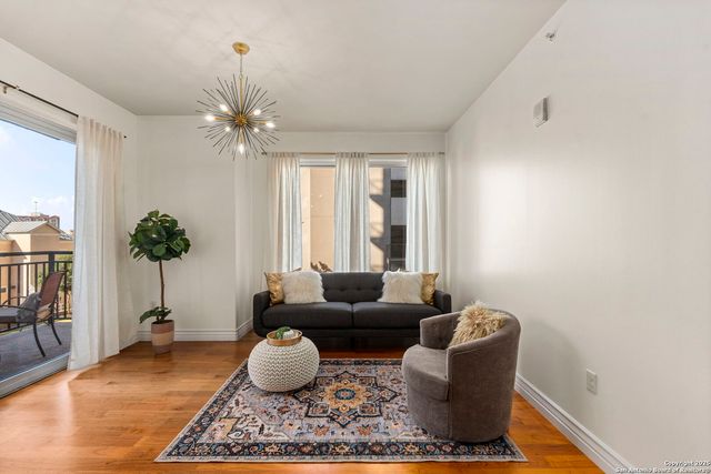 215 Center St Apt 203, San Antonio, TX 78202