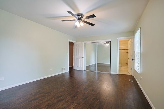 1410 HUNTINGTON Drive, Mundelein, IL 60060