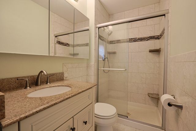 1410 HUNTINGTON Drive, Mundelein, IL 60060