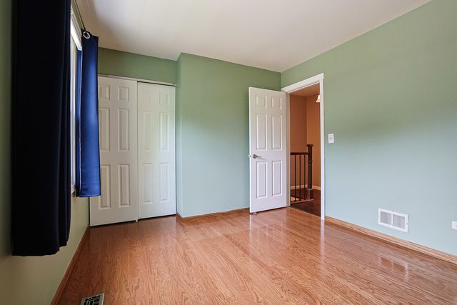 1410 HUNTINGTON Drive, Mundelein, IL 60060