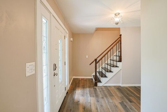 1410 HUNTINGTON Drive, Mundelein, IL 60060
