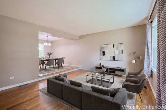 1410 HUNTINGTON Drive, Mundelein, IL 60060
