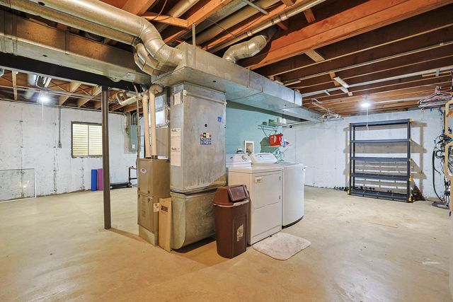 1410 HUNTINGTON Drive, Mundelein, IL 60060