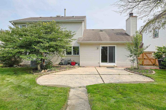 1410 HUNTINGTON Drive, Mundelein, IL 60060
