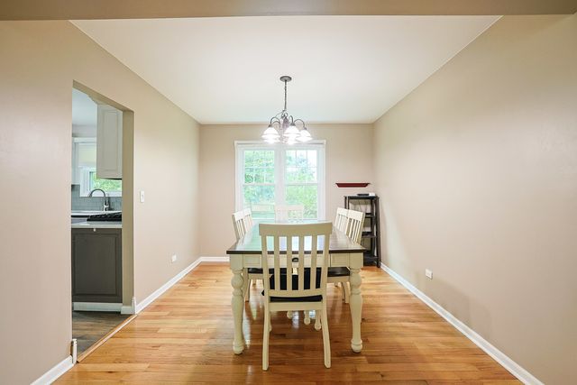 1410 HUNTINGTON Drive, Mundelein, IL 60060