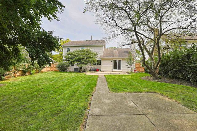 1410 HUNTINGTON Drive, Mundelein, IL 60060