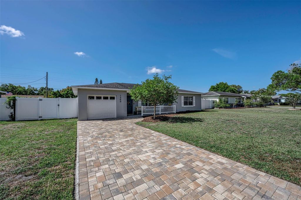 1300 63RD AVENUE N, St Petersburg, FL 33702