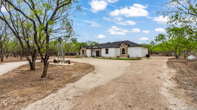 4493 SMITH RD, Von Ormy, TX 78073
