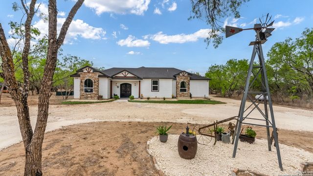 4493 SMITH RD, Von Ormy, TX 78073