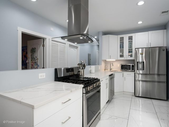 3847 N Spaulding Avenue, Chicago, IL 60618