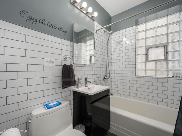 3847 N Spaulding Avenue, Chicago, IL 60618