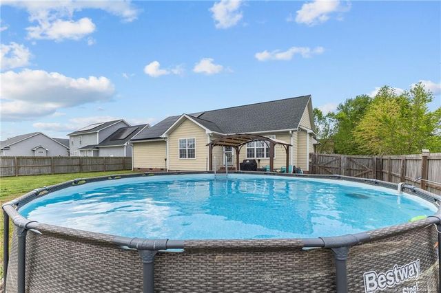 5841 Blue Sky Lane, Hope Mills, NC 28348