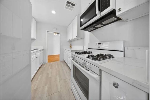 8100 Bellaire Avenue, North Hollywood, CA 91605