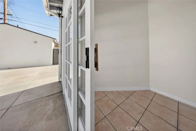 8100 Bellaire Avenue, North Hollywood, CA 91605