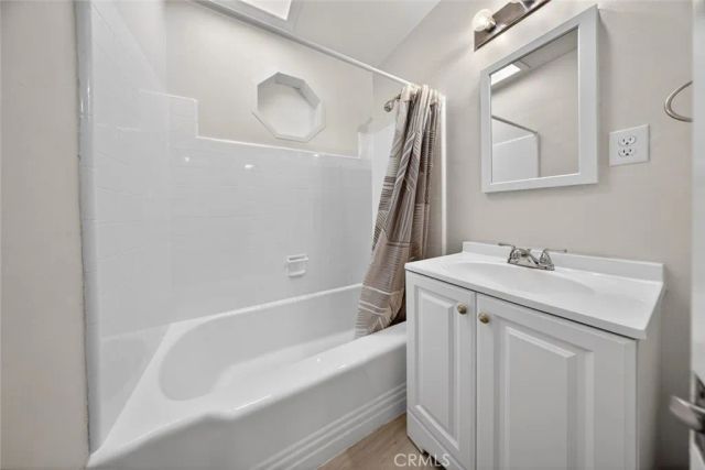 8100 Bellaire Avenue, North Hollywood, CA 91605