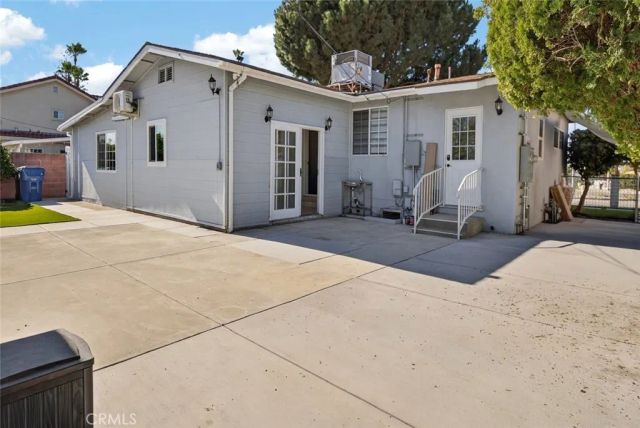 8100 Bellaire Avenue, North Hollywood, CA 91605