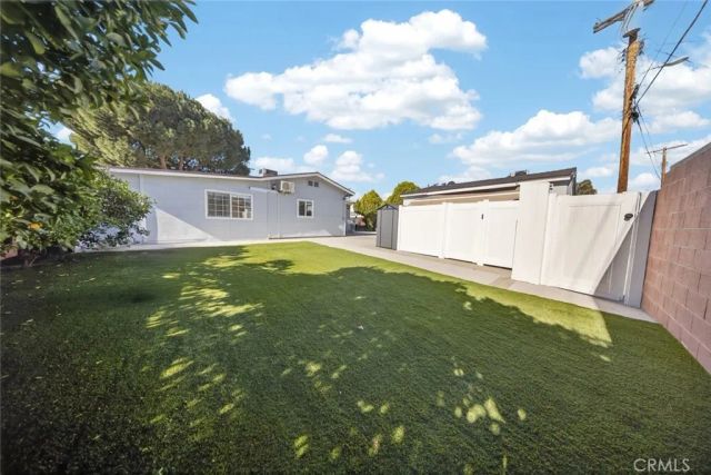 8100 Bellaire Avenue, North Hollywood, CA 91605