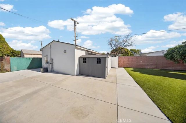 8100 Bellaire Avenue, North Hollywood, CA 91605