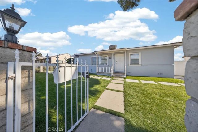 8100 Bellaire Avenue, North Hollywood, CA 91605