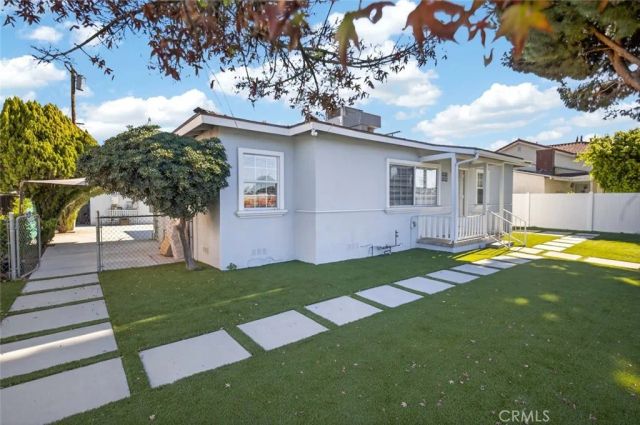 8100 Bellaire Avenue, North Hollywood, CA 91605