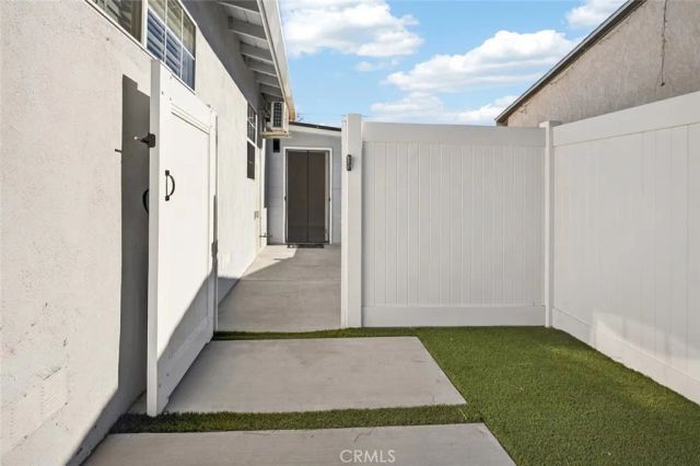 8100 Bellaire Avenue, North Hollywood, CA 91605