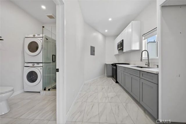 8100 Bellaire Avenue, North Hollywood, CA 91605