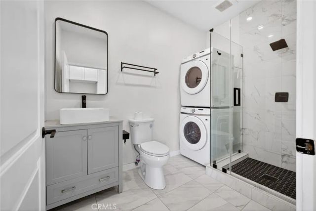 8100 Bellaire Avenue, North Hollywood, CA 91605