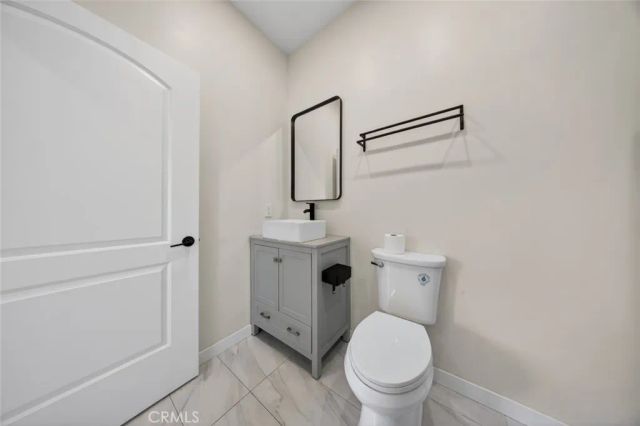 8100 Bellaire Avenue, North Hollywood, CA 91605