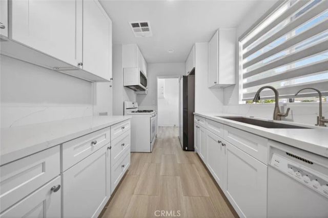 8100 Bellaire Avenue, North Hollywood, CA 91605