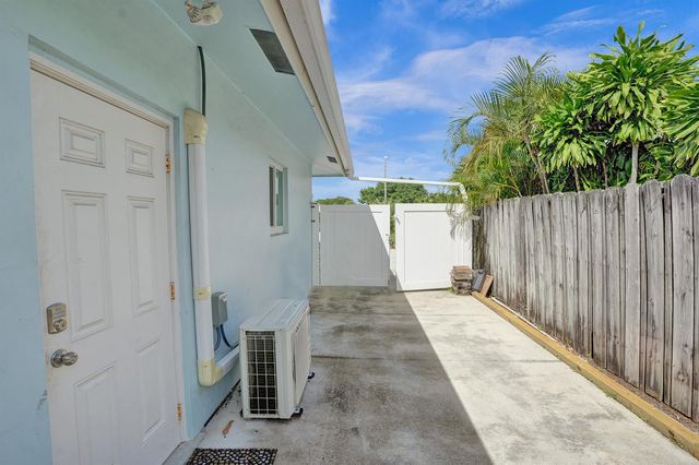 604 NE 25th Avenue, Pompano Beach, FL 33062