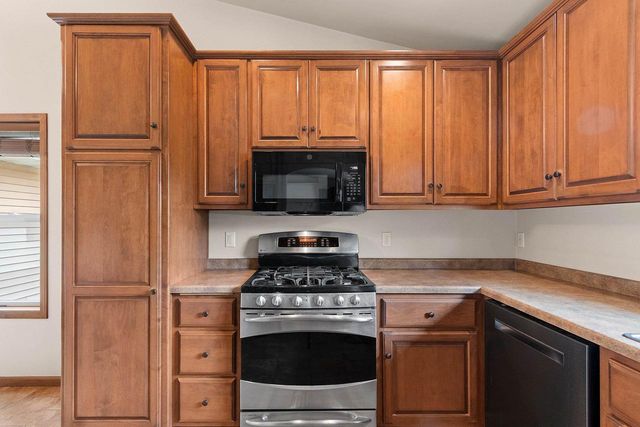 4814 ISABELLA CIRCLE, Hobart, WI 54155