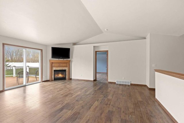 4814 ISABELLA CIRCLE, Hobart, WI 54155