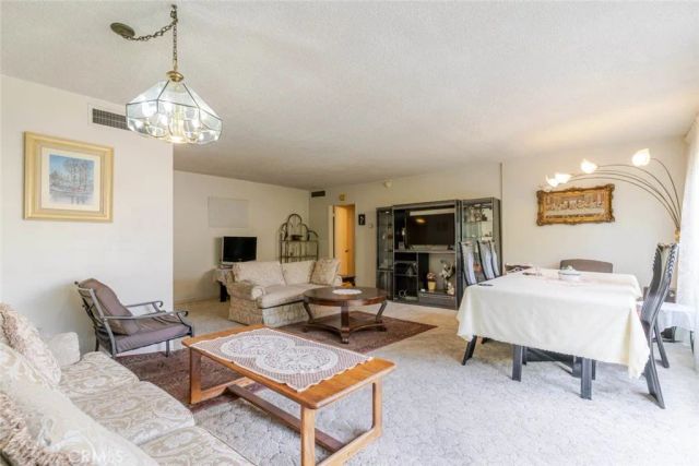 600 W Stocker Street 319, Glendale, CA 91202