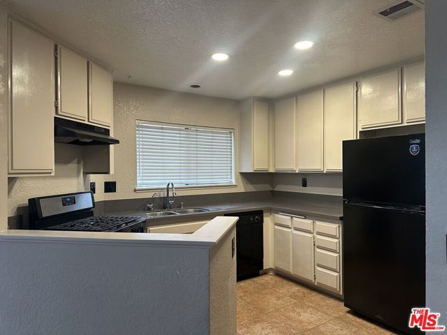 77 Willowcrest Lane, Pomona, CA 91766