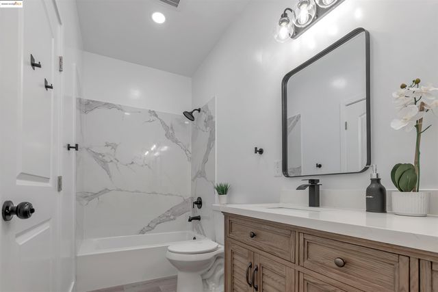 221 4th, Richmond, CA 94801