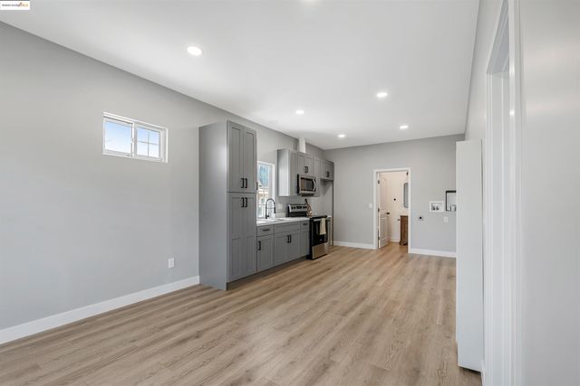 221 4th, Richmond, CA 94801